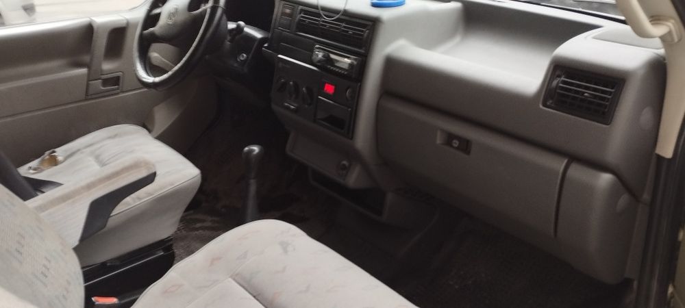 Продава се бусчето 8+1 с климатик