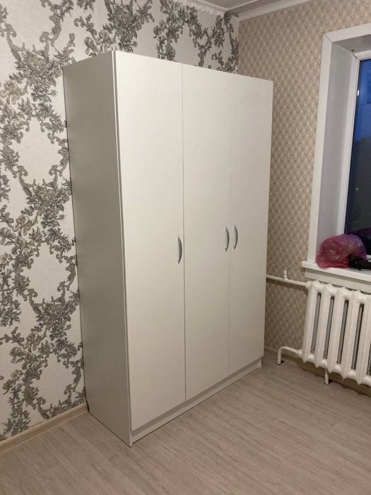 Шкаф новый трехдверный стандартный