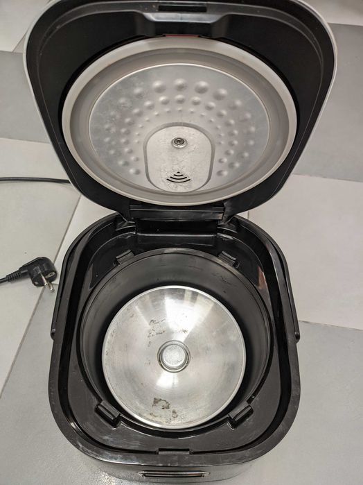 Multicooker Tefal cu bol sferic