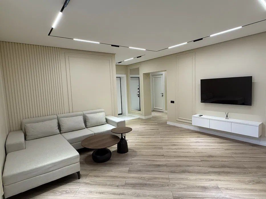 Сотилади Квартира ЦУМ Мирабад Ц7 4\\3\\4 90м2 новый ремонт ор-р Ойбек