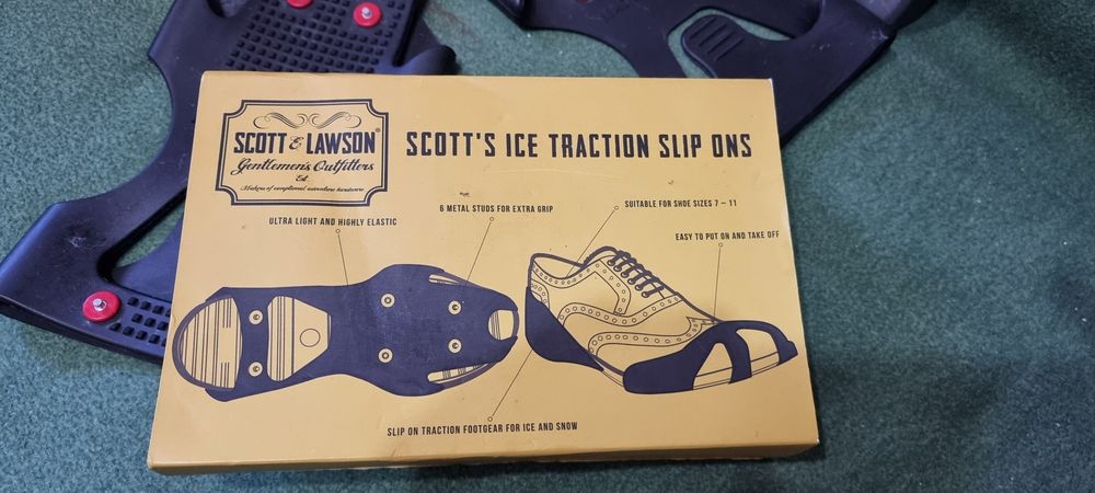 Încălțăminte de tracțiune pentru gheață și zăpadă