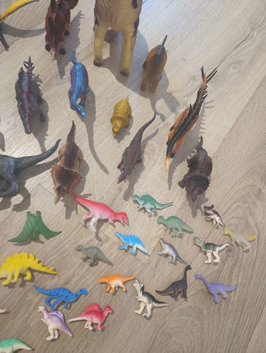 46 de dinozauri plastic