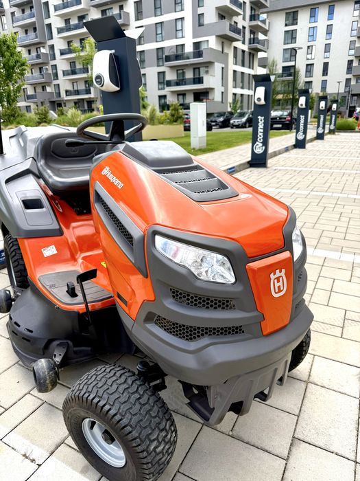 Tractoras de tuns iarba Husqvarna Profesional Briggs&Stratton