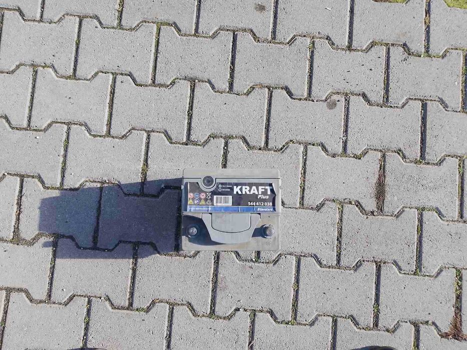 Автомобилен акумулатор