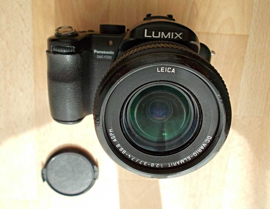 Фотоапарат Panasonic Lumix FZ-50. С принадлежности, фото-чантичка и статив. Мн. добър