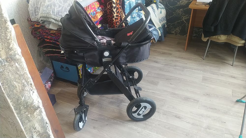 Срочно продам детскую коляску