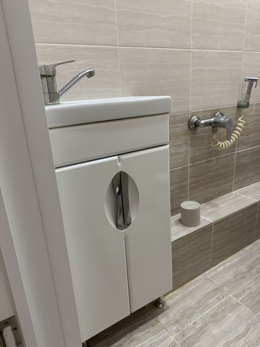 Продам тумба с раковиной в туалет