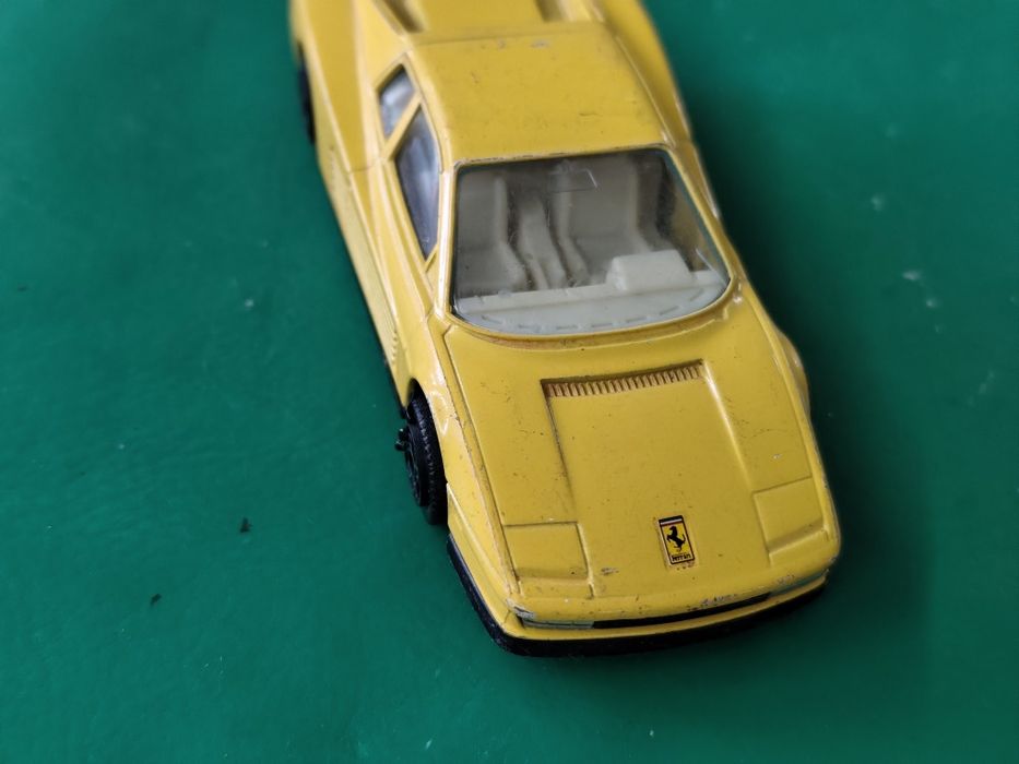 Количка burago ferrari testarossa 1/43 1984 г