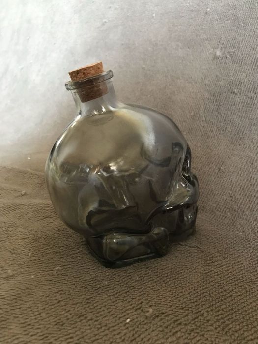 Стакан череп декоративный