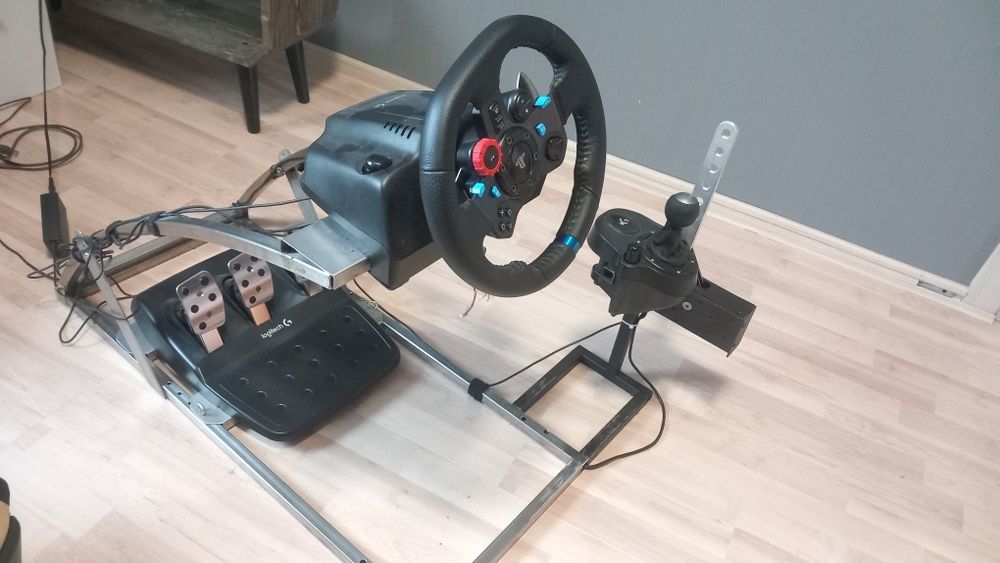 Logitech G29 + педали, шифтър, ръчна, стойка и седалка!
