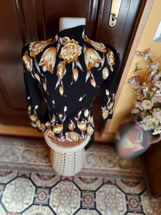 Bluza dama, neagra cu flori galbene marimea S-M-L eleganta