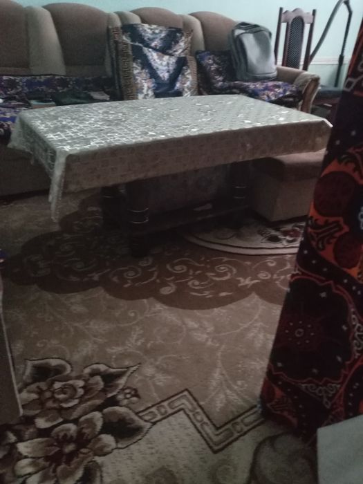 3 ta divan matraslari bilan 2 ta stol