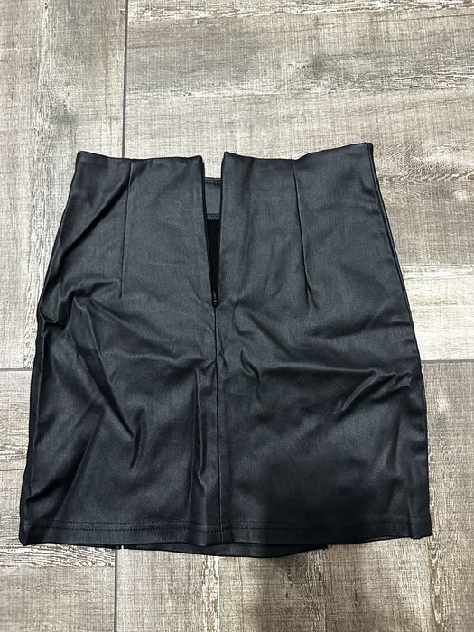 Черна кожена къса пола