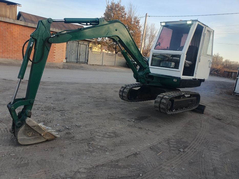В продаже мини экскаватор вес 3 тонны
