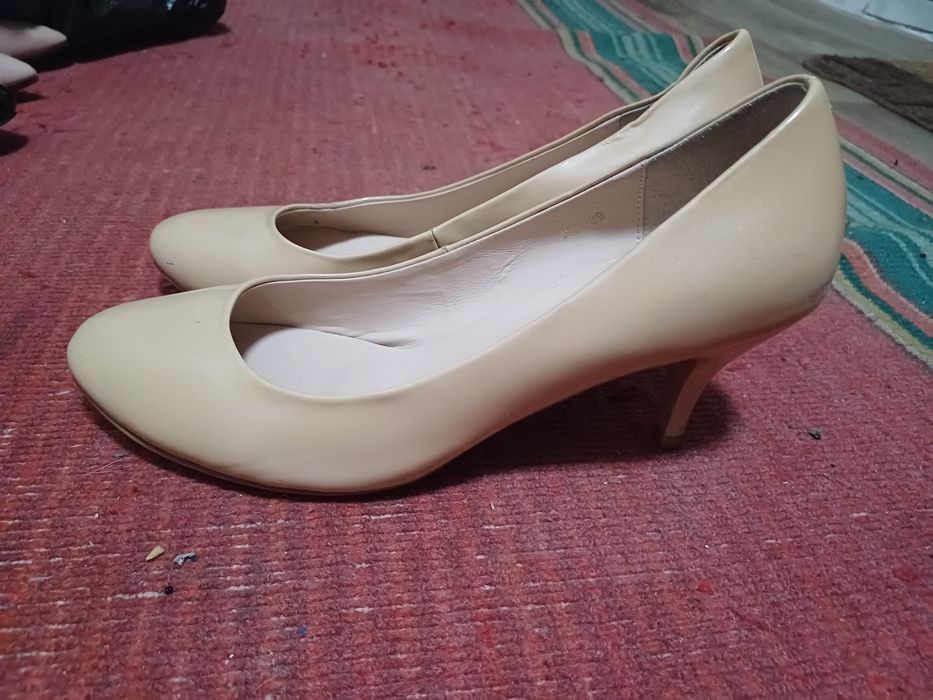 Летняя обувь разная