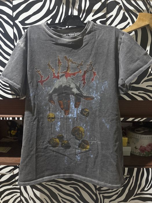 Продавам тениска и панталон на луда