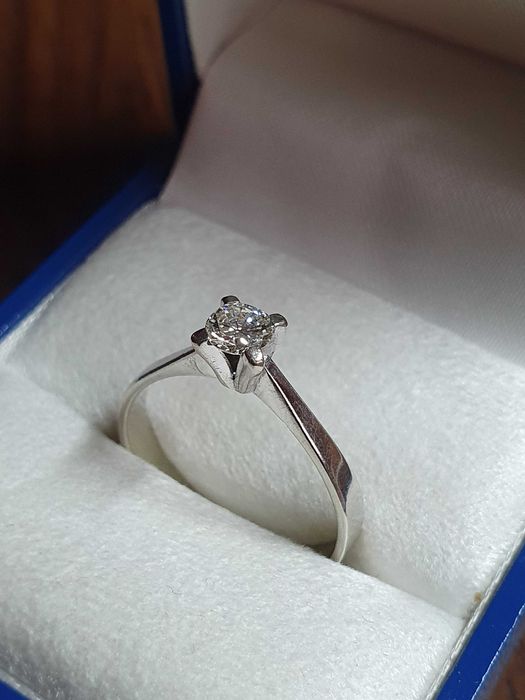 Poarta un diamant solitaire logodna aur 18k diamant natural 0,3ct VVS