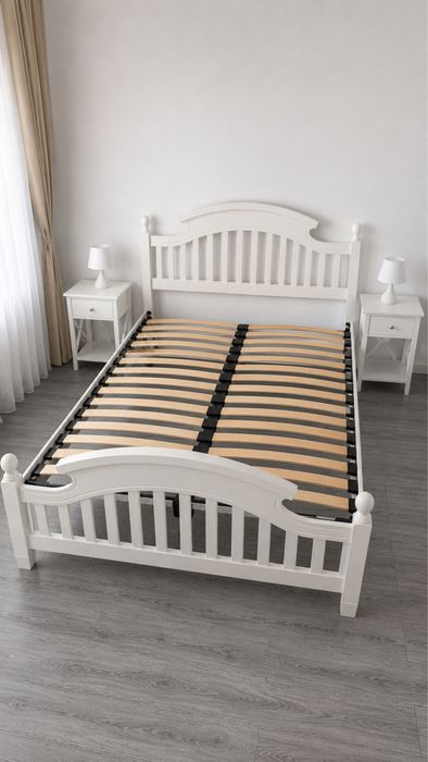 Pat matrimonial 160×200 cm + 2 noptiere – fără saltea