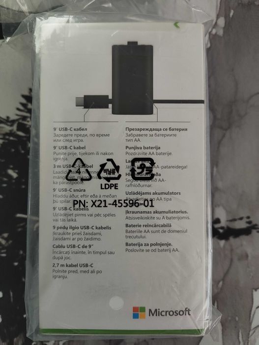 Продавам Microsoft Xbox Rechargeable Battery + USB-C Cable