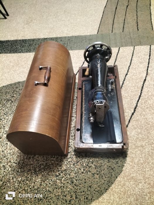 машинка швейная старого образца , б/у , но в рабочем состоянии