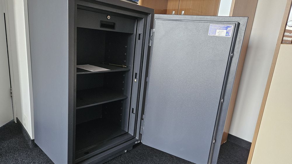 Каса / Сейф Valberg FRS 93 CL