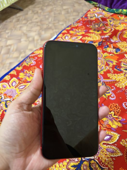 Продам 11 айфон, ios 18,5