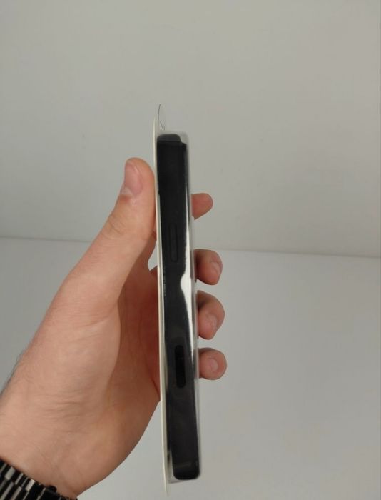 Husa neagra Apple Iphone 16 Pro Max