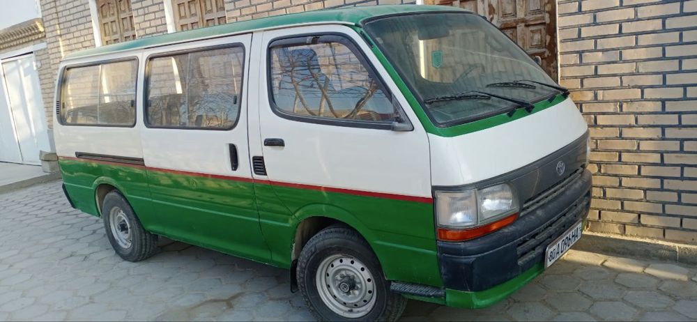Toyota mikroavtobus