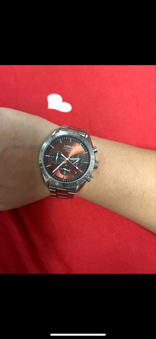 Продам наручные часы LORUS RT337HX9