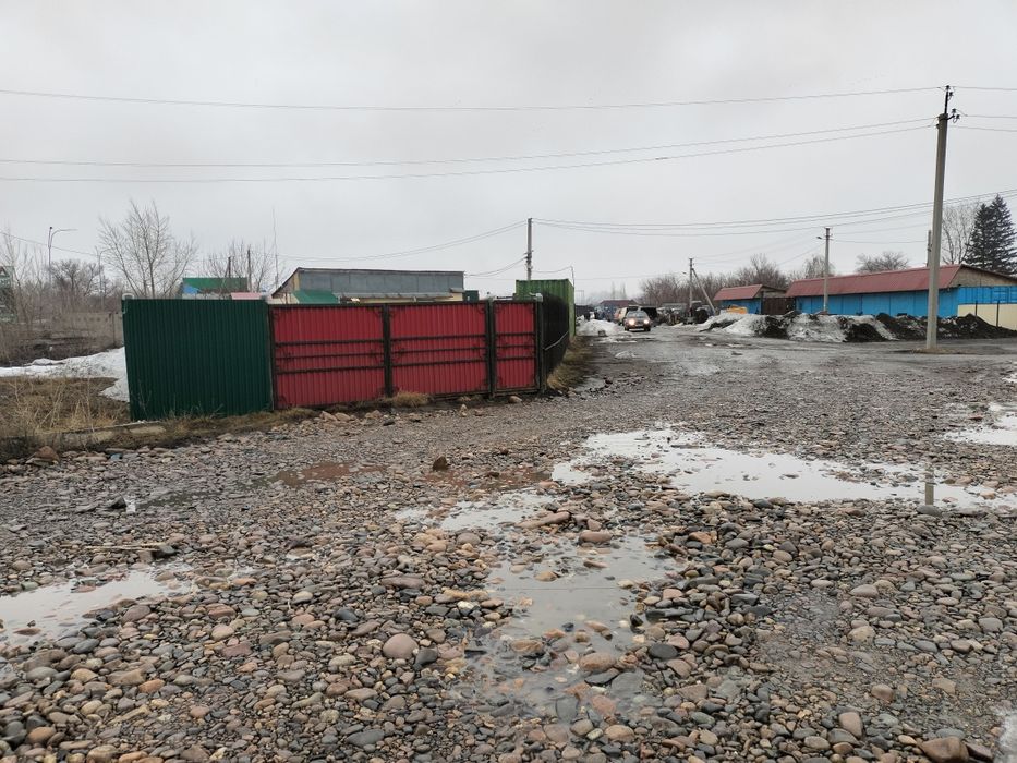 Продам коммерческий огороженный участок  .