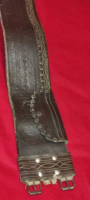 Serpar chimir brau din piele vechi  pret 120 ron