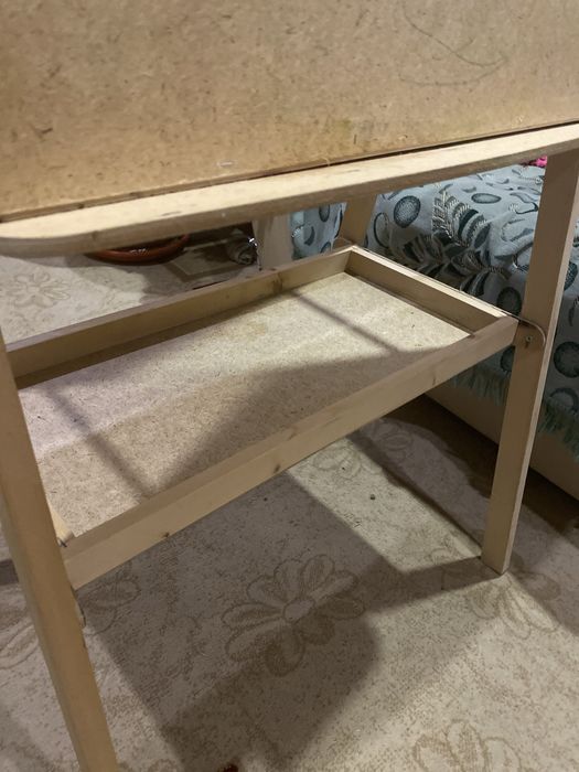 Мольберт б/у в отличном  состоянии