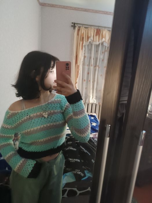 Вязаная ручная кофта, для тех кто увлекается к попом,