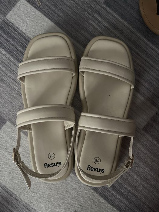 Сандали  38 номер