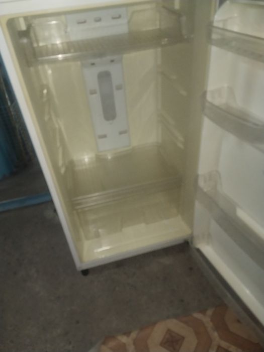 Продам большой холодильник