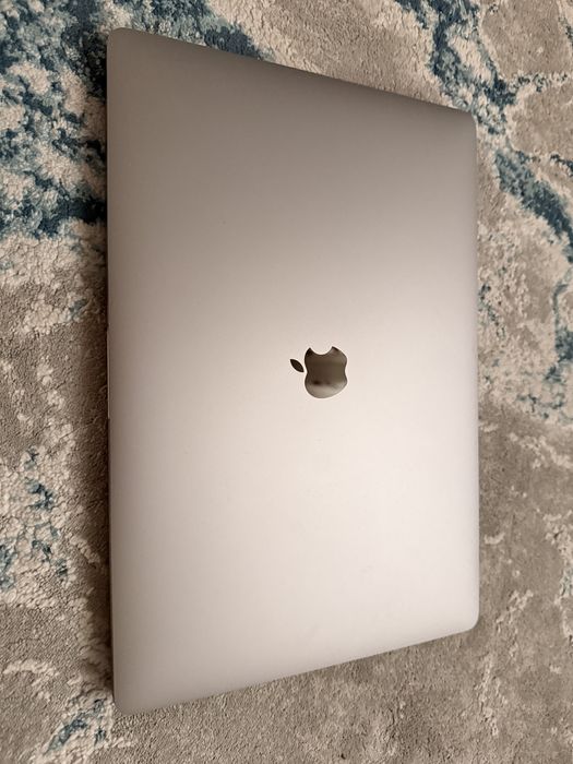 Macbook pro 16 - 2019 cu touchbar