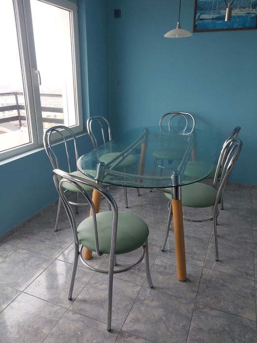 продава трапезна маса с 6 бр столове