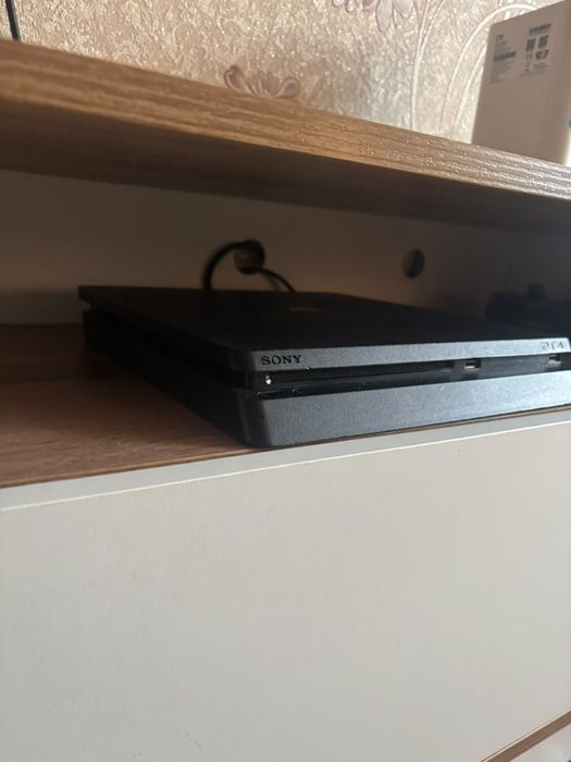 PS 4 срочно продаю