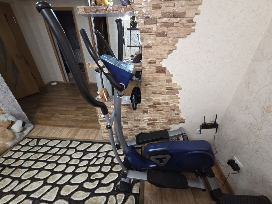 Продам эллептический тренажёр.