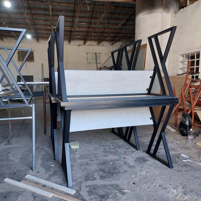 Укув марказларига парталар.