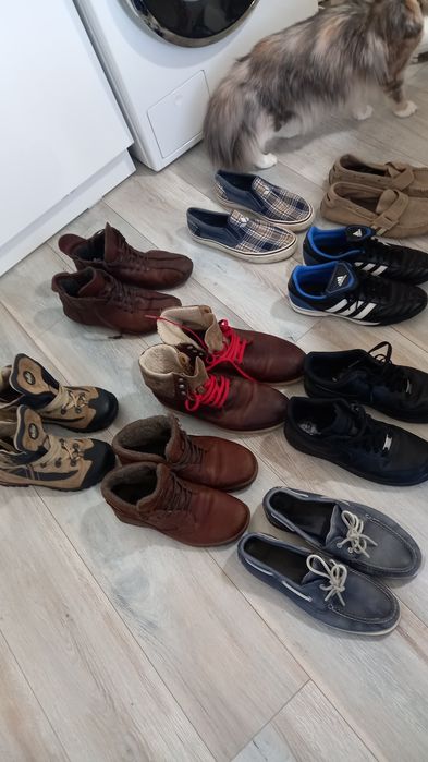 Обувки номер 41/42 цената е за всичките обувки 120лв.