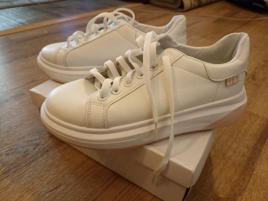 Продам кроссовки