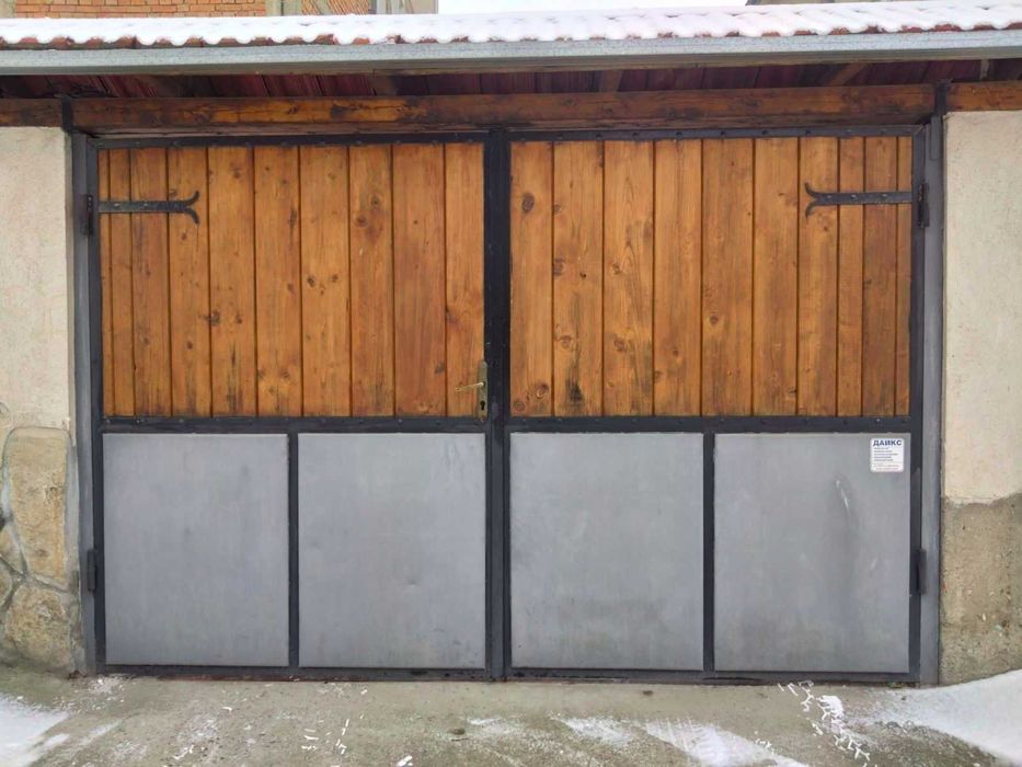 Гаражна врата - двукрила