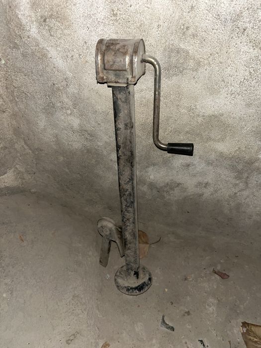 Домкрат на легковые машины