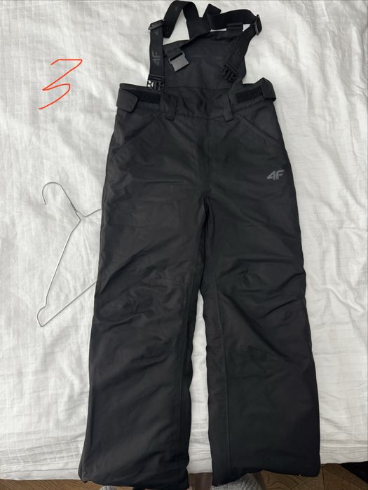 Pantaloni, geaca de ski