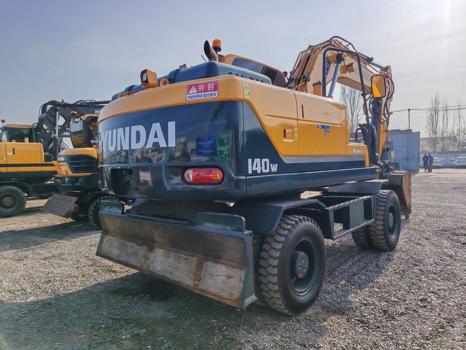 HYUNDAI 140w Sotiladi