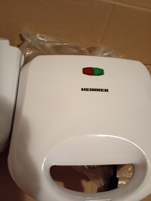 Sandwich maker Heinner și Tesla fiecare la prețul afișat