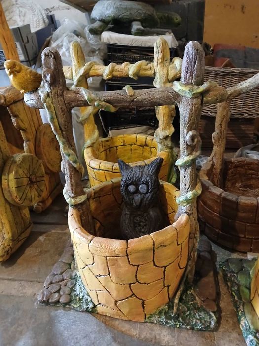 Градинска декорация и саксии