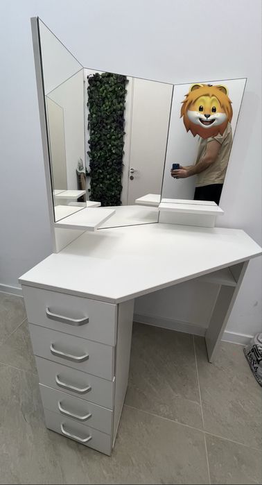 Masa Machiaj pe colt cu 3 oglinzi
