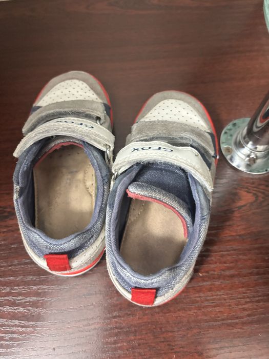 Продам детскую обувь